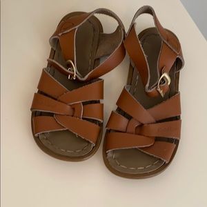 Saltwater sandals size 9(toddler) brown